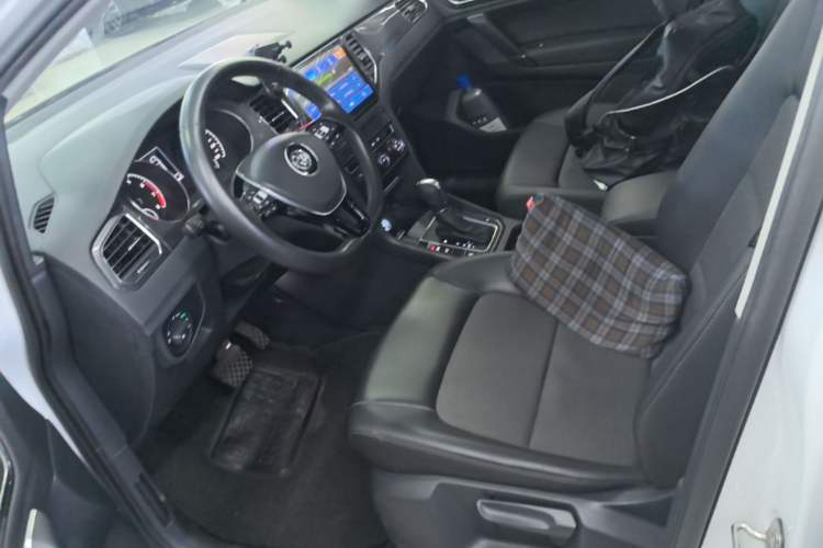 Used Volkswagen Golf Sportsvan 2016 230TSI Automatic Trend Edition Left Front Seat