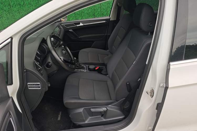 Used Volkswagen Golf Sportsvan 2016 230TSI Automatic Trend Edition Left Front Seat