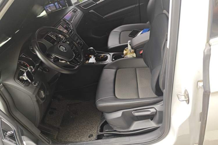 Used Volkswagen Golf Sportsvan 2016 230TSI Automatic Trend Edition Left Front Seat