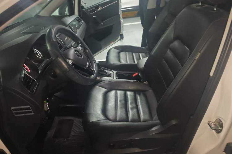 Used Volkswagen Golf Sportsvan 2016 280TSI Automatic Luxury Model Left Front Seat