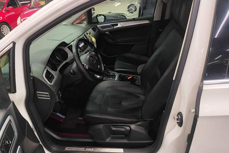 Used Volkswagen Golf Sportsvan 2016 180TSI Automatic Trend Model Left Front Seat