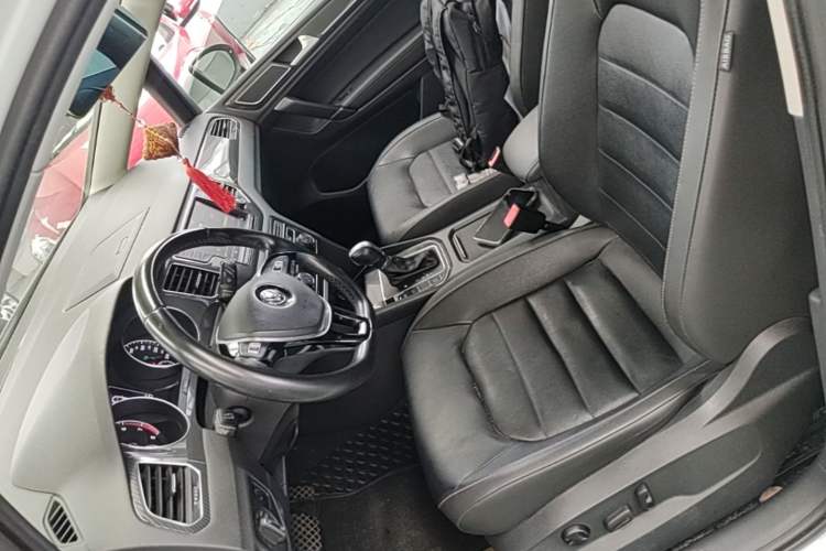 Used Volkswagen Golf Sportsvan 2016 280TSI Automatic Luxury Model Left Front Seat