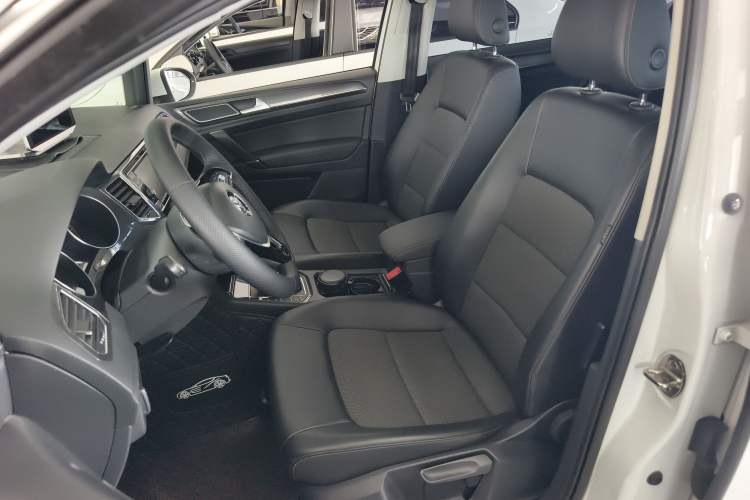 Used Volkswagen Golf Sportsvan 2016 230TSI Automatic Trend Edition Left Front Seat