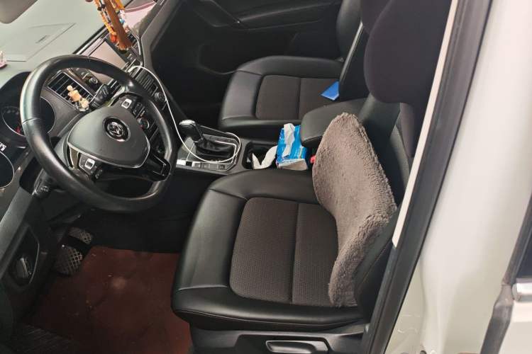 Used Volkswagen Golf Sportsvan 2016 230TSI Automatic Trend Edition Left Front Seat