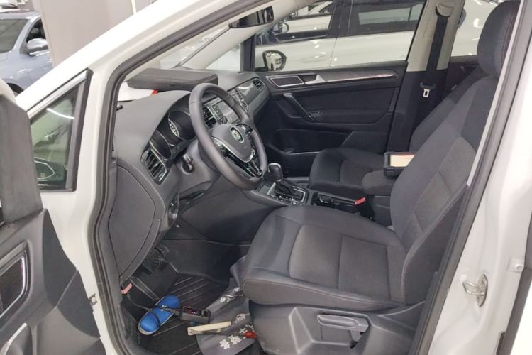Used Volkswagen Golf Sportsvan 2016 230TSI Automatic Trend Edition Left Front Seat