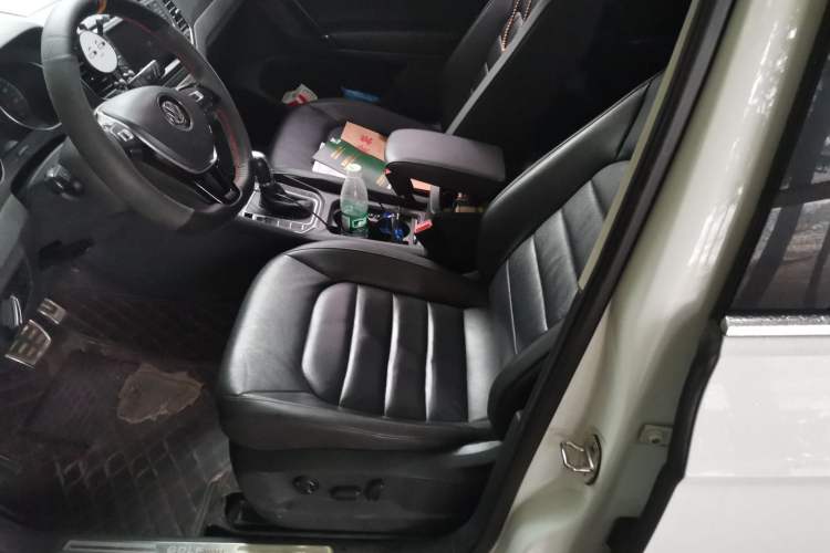 Used Volkswagen Golf Sportsvan 2016 230TSI Automatic Luxury Version Left Front Seat