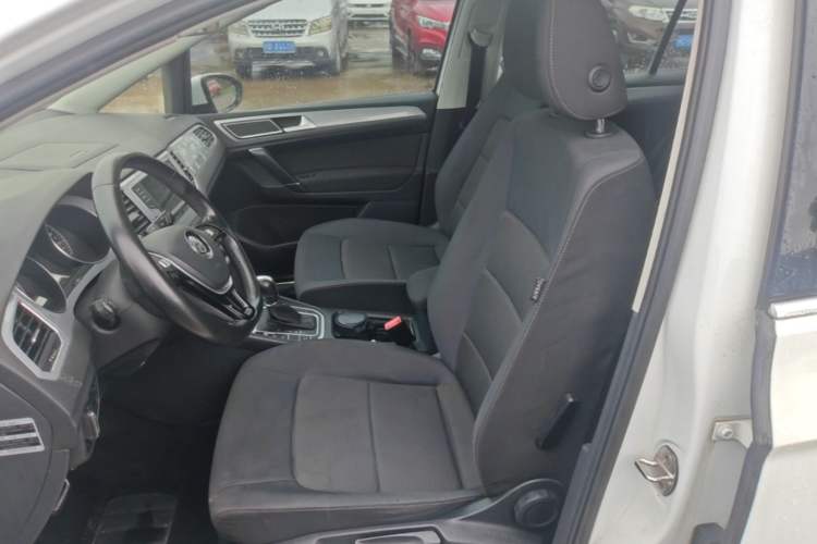 Used Volkswagen Golf Sportsvan 2016 230TSI Automatic Trend Edition Left Front Seat
