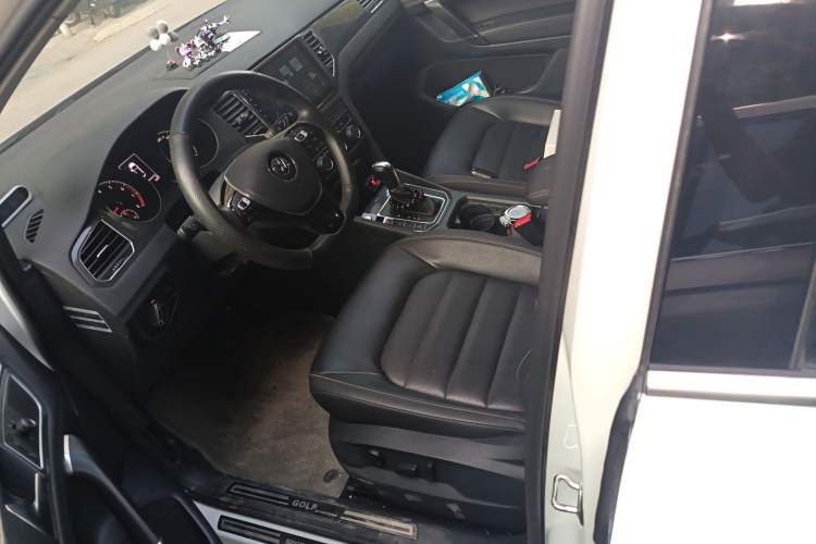 Used Volkswagen Golf Sportsvan 2016 280TSI Automatic Luxury Model Left Front Seat