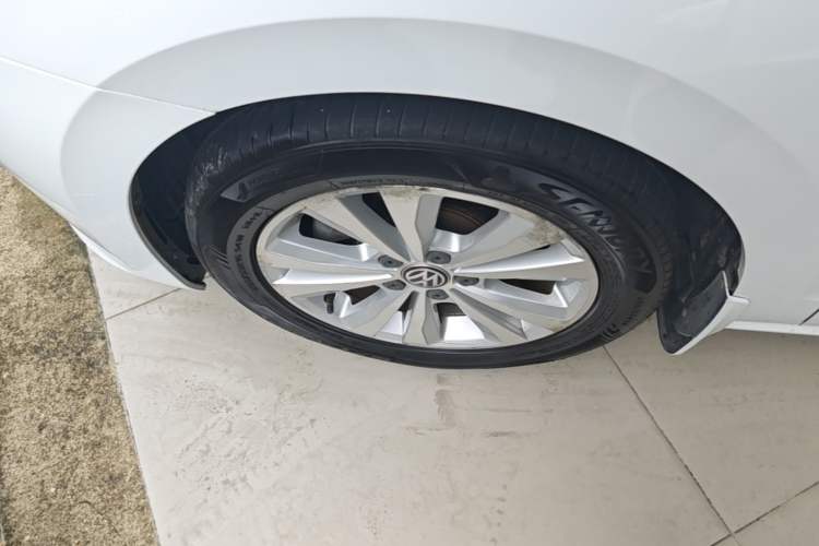 Used Volkswagen Golf Sportsvan 2016 230TSI Automatic Trend Edition Left Front Wheel Hub