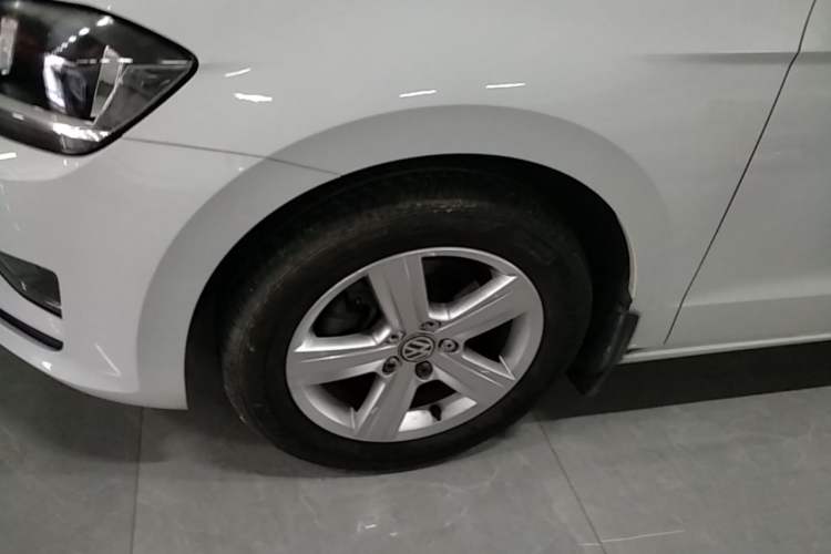 Used Volkswagen Golf Sportsvan 2016 1.6L Manual Comfort Model Left Front Wheel Hub