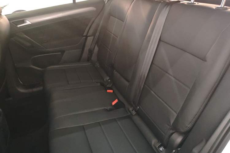 Used Volkswagen Golf Sportsvan 2016 1.6L Automatic Comfort Model Left Rear Seat