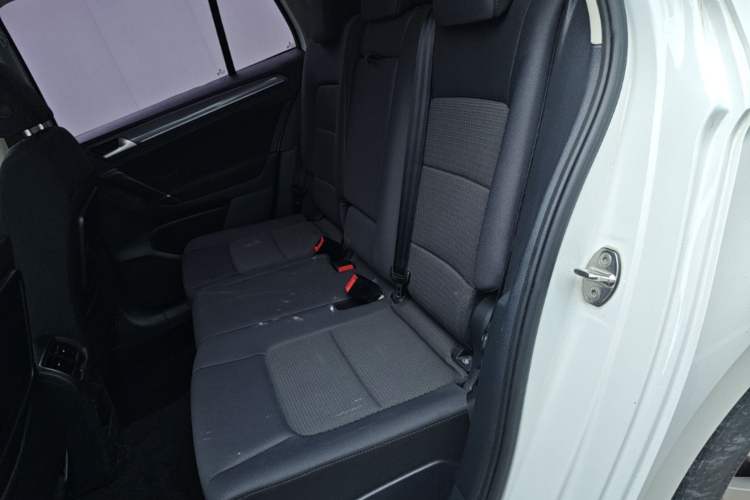 Used Volkswagen Golf Sportsvan 2016 230TSI Automatic Trend Edition Left Rear Seat