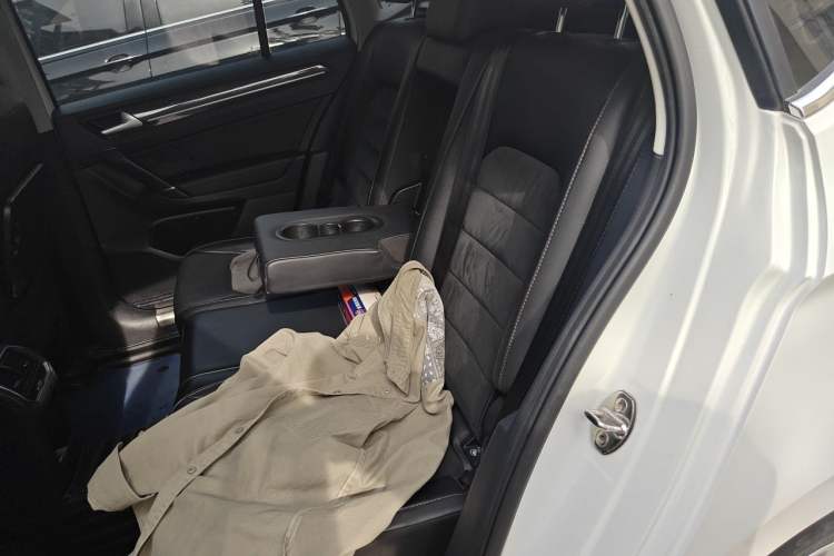 Used Volkswagen Golf Sportsvan 2016 280TSI Automatic Luxury Model Left Rear Seat