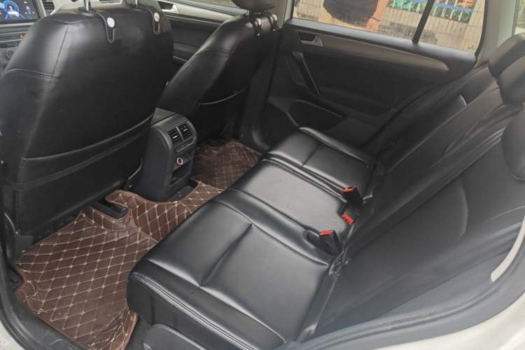 Used Volkswagen Golf Sportsvan 2016 1.6L Automatic Comfort Model Left Rear Seat