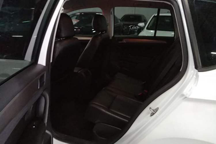 Used Volkswagen Golf Sportsvan 2016 1.6L Manual Comfort Model Left Rear Seat