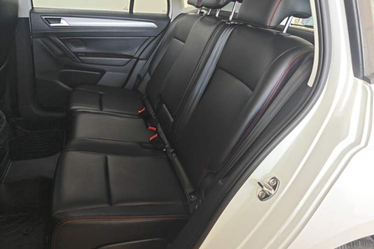 Used Volkswagen Golf Sportsvan 2016 1.6L Automatic Comfort Model Left Rear Seat