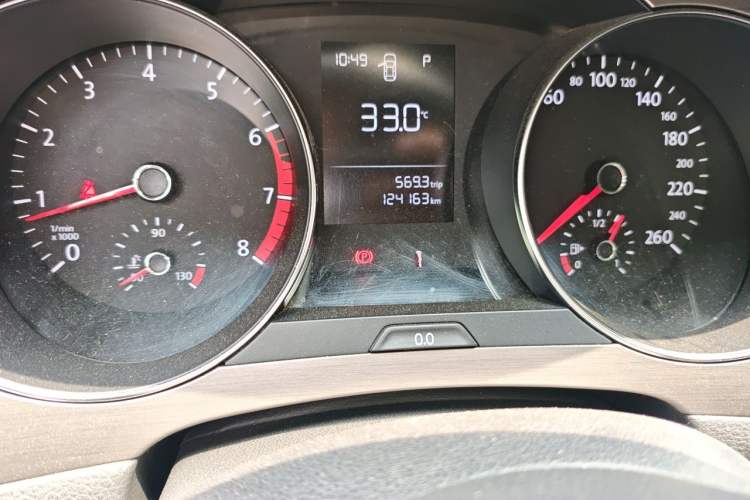 Used Volkswagen Golf Sportsvan 2016 1.6L Automatic Comfort Model Odometer Close Up