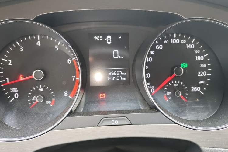 Used Volkswagen Golf Sportsvan 2016 1.6L Automatic Comfort Model Odometer Close Up