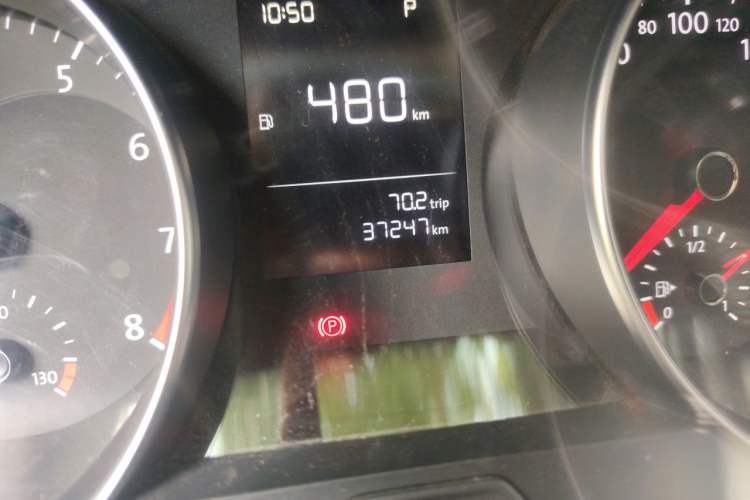 Used Volkswagen Golf Sportsvan 2016 1.6L Automatic Comfort Model Odometer Close Up