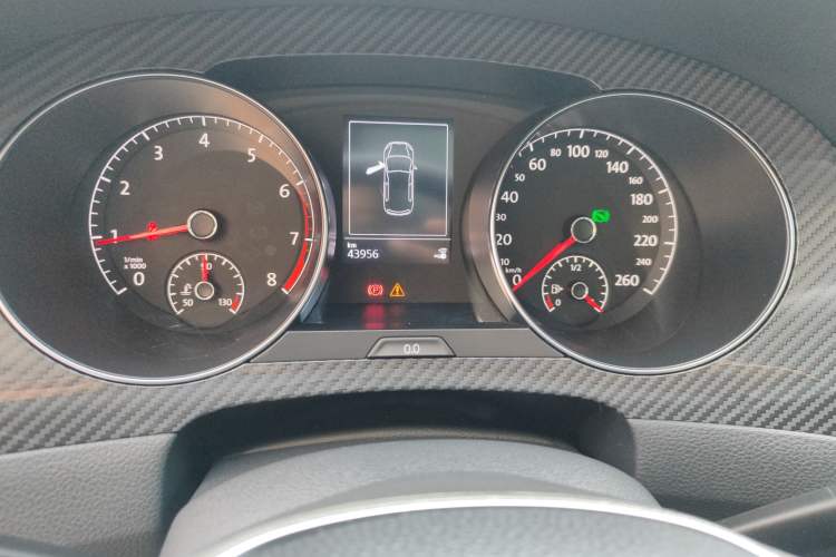 Used Volkswagen Golf Sportsvan 2016 230TSI Automatic Luxury Version Odometer Close Up