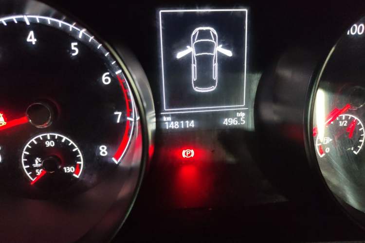 Used Volkswagen Golf Sportsvan 2016 230TSI Manual Entry-Level Trim Odometer Close Up
