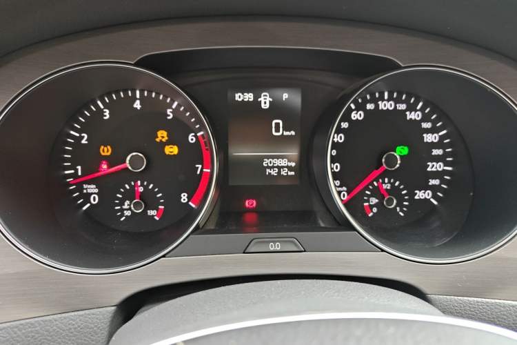 Used Volkswagen Golf Sportsvan 2016 1.6L Automatic Comfort Model Odometer Close Up