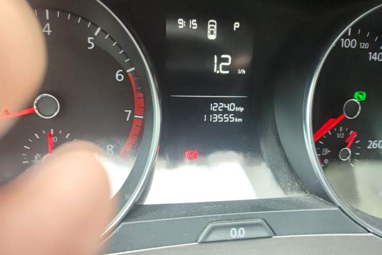 Used Volkswagen Golf Sportsvan 2016 1.6L Automatic Comfort Model Odometer Close Up