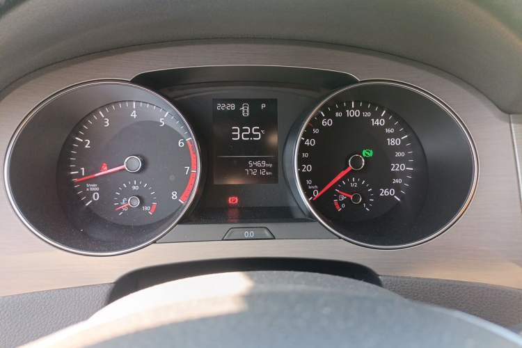 Used Volkswagen Golf Sportsvan 2016 1.6L Automatic Comfort Model Odometer Close Up