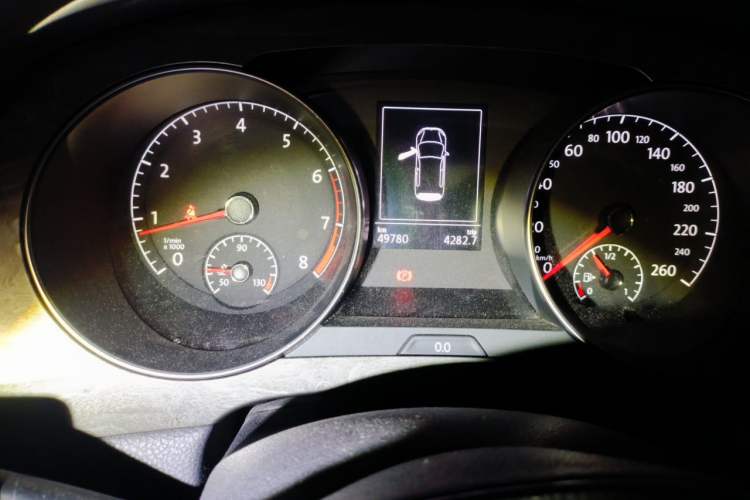 Used Volkswagen Golf Sportsvan 2016 230TSI Automatic Luxury Version Odometer Close Up