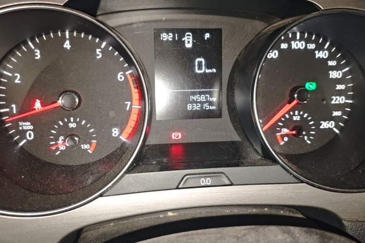 Used Volkswagen Golf Sportsvan 2016 1.6L Automatic Comfort Model Odometer Close Up