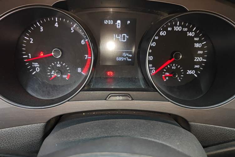 Used Volkswagen Golf Sportsvan 2016 1.6L Automatic Comfort Model Odometer Close Up