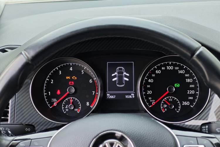 Used Volkswagen Golf Sportsvan 2016 280TSI Automatic Luxury Model Odometer Close Up