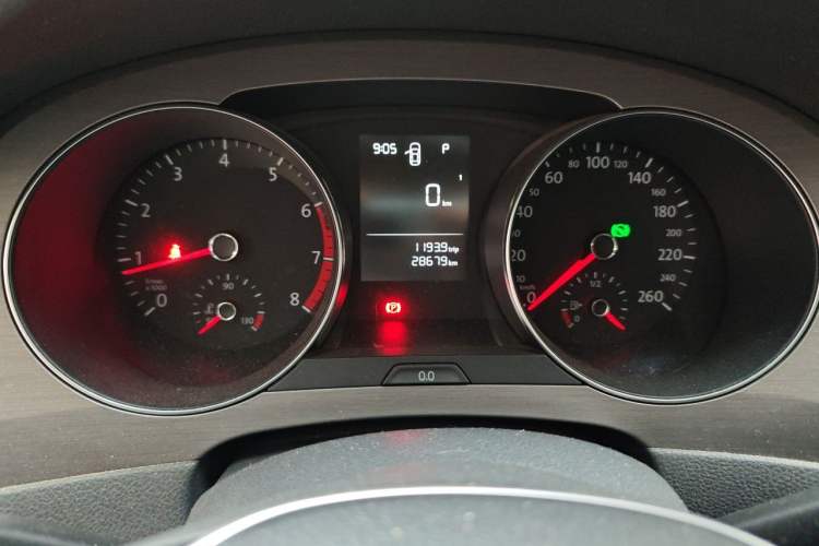 Used Volkswagen Golf Sportsvan 2016 1.6L Automatic Comfort Model Odometer Close Up