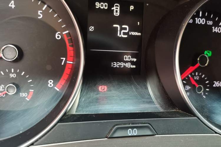 Used Volkswagen Golf Sportsvan 2016 1.6L Automatic Comfort Model Odometer Close Up