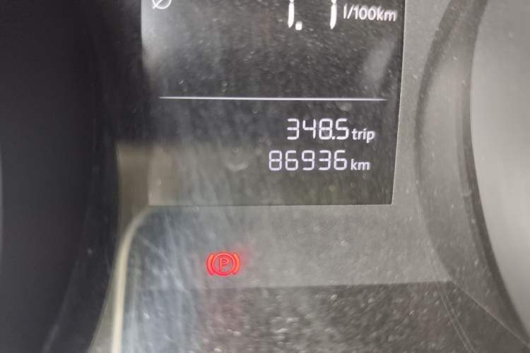 Used Volkswagen Golf Sportsvan 2016 1.6L Automatic Comfort Model Odometer Close Up