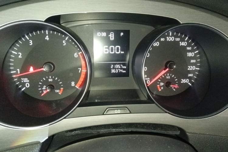 Used Volkswagen Golf Sportsvan 2016 1.6L Automatic Comfort Model Odometer Close Up