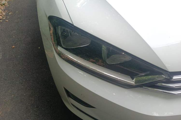 Used Volkswagen Golf Sportsvan 2016 230TSI Automatic Trend Edition Right Front Headlight