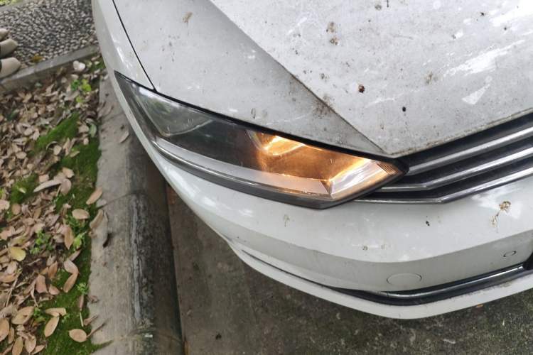 Used Volkswagen Golf Sportsvan 2016 230TSI Automatic Trend Edition Right Front Headlight