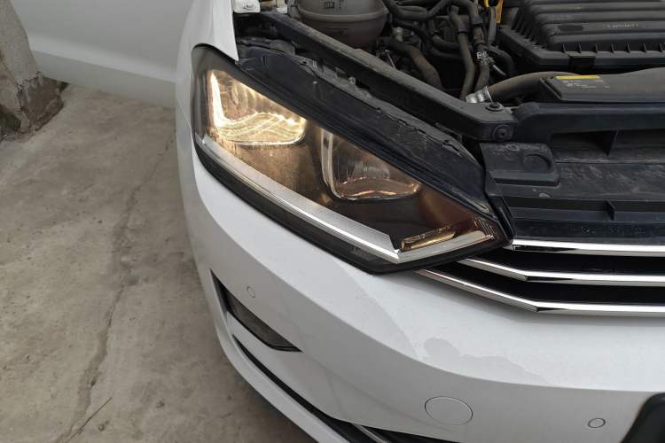 Used Volkswagen Golf Sportsvan 2016 230TSI Automatic Trend Edition Right Front Headlight