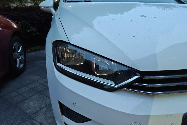 Used Volkswagen Golf Sportsvan 2016 280TSI Automatic Luxury Model Right Front Headlight