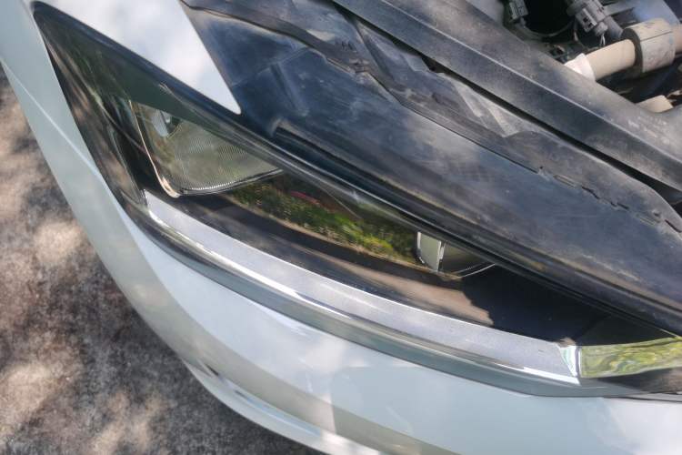 Used Volkswagen Golf Sportsvan 2016 1.6L Automatic Comfort Model Right Front Headlight