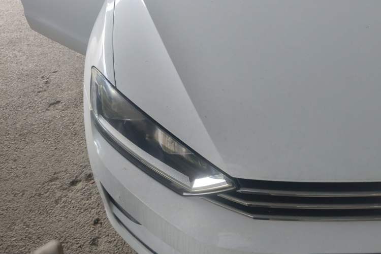 Used Volkswagen Golf Sportsvan 2016 280TSI Automatic Luxury Model Right Front Headlight