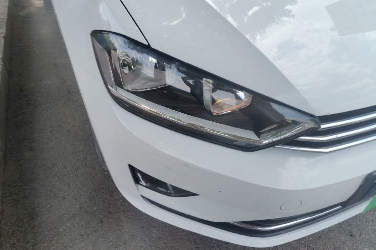 Used Volkswagen Golf Sportsvan 2016 1.6L Automatic Comfort Model Right Front Headlight