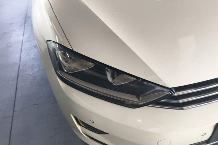 Used Volkswagen Golf Sportsvan 2016 230TSI Automatic Trend Edition Right Front Headlight