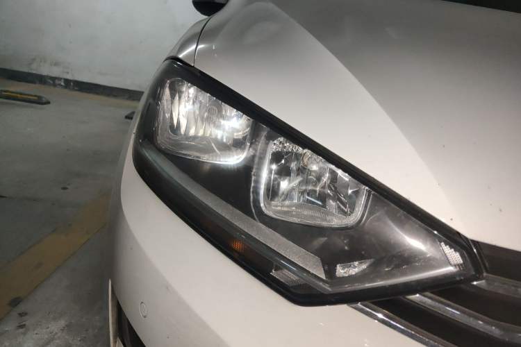 Used Volkswagen Golf Sportsvan 2016 230TSI Manual Entry-Level Trim Right Front Headlight