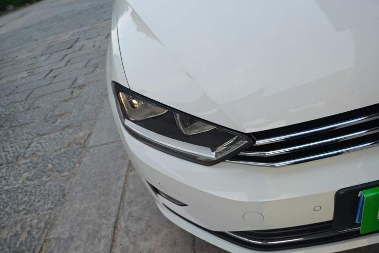 Used Volkswagen Golf Sportsvan 2016 230TSI Automatic Luxury Version Right Front Headlight
