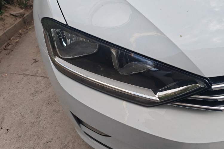 Used Volkswagen Golf Sportsvan 2016 1.6L Manual Comfort Model Right Front Headlight