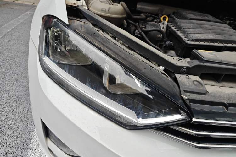 Used Volkswagen Golf Sportsvan 2016 1.6L Automatic Comfort Model Right Front Headlight