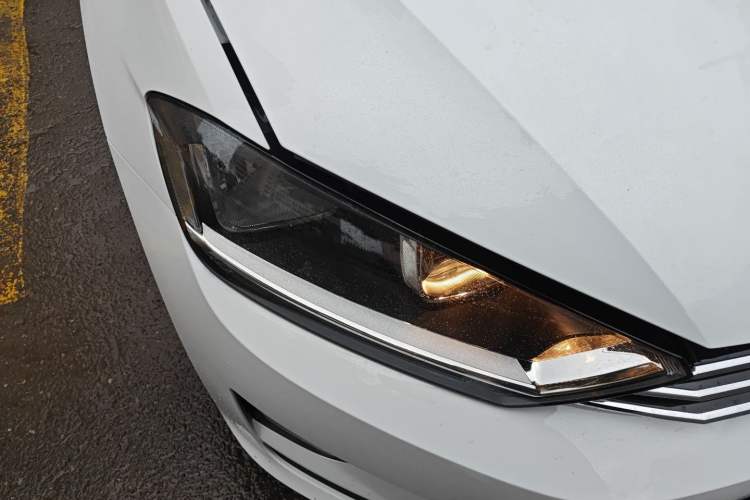 Used Volkswagen Golf Sportsvan 2016 1.6L Automatic Comfort Model Right Front Headlight