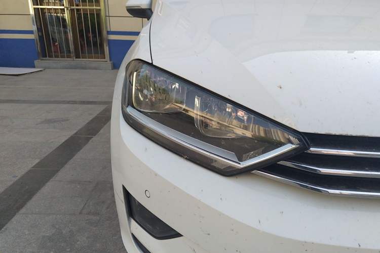 Used Volkswagen Golf Sportsvan 2016 230TSI Automatic Trend Edition Right Front Headlight